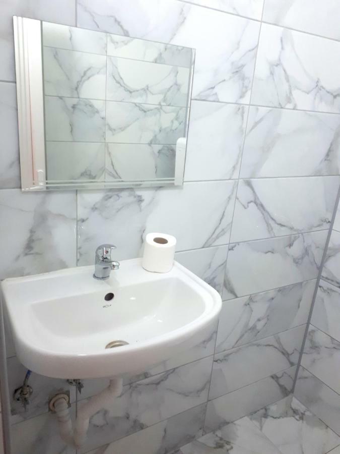 Edelweiss Hostel Stip Bagian luar foto