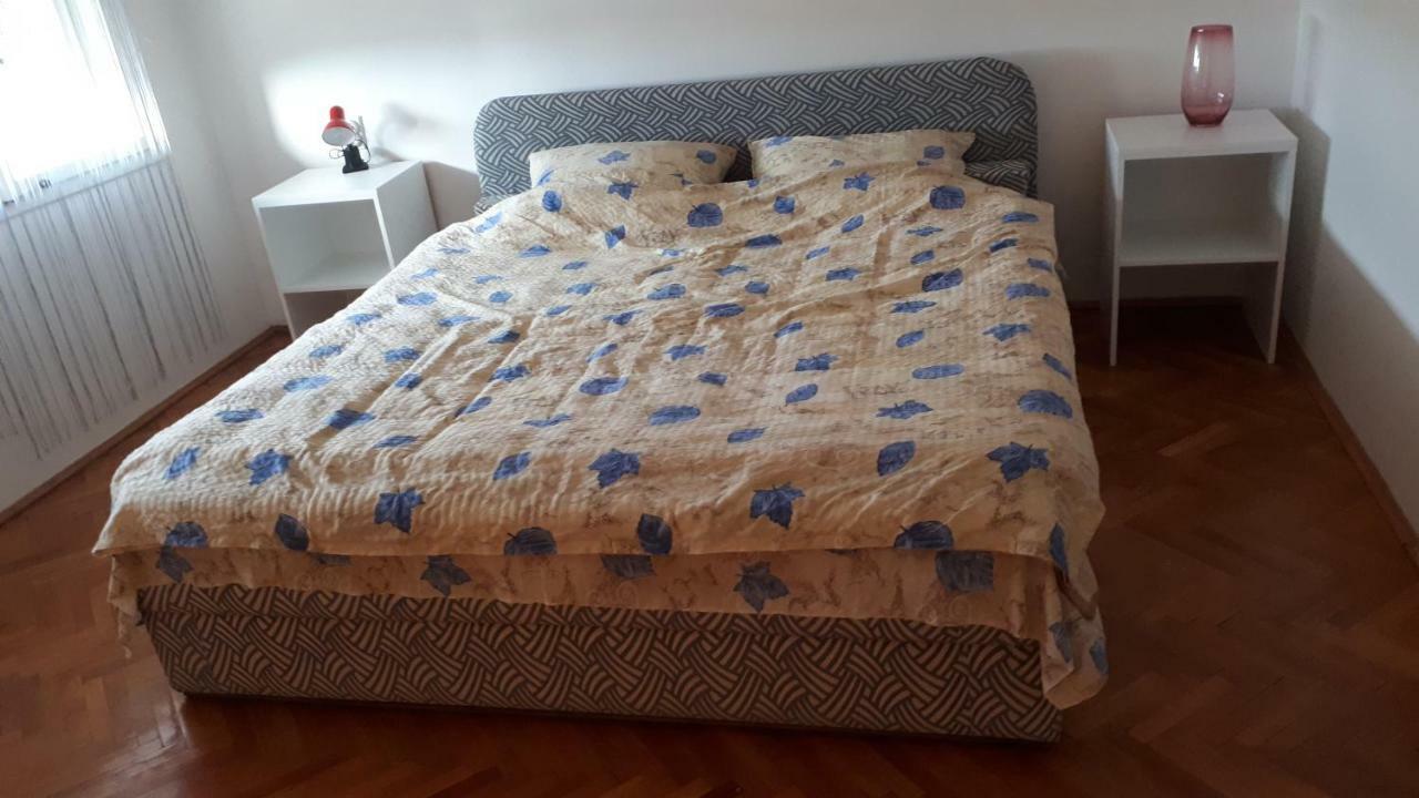 Edelweiss Hostel Stip Bagian luar foto
