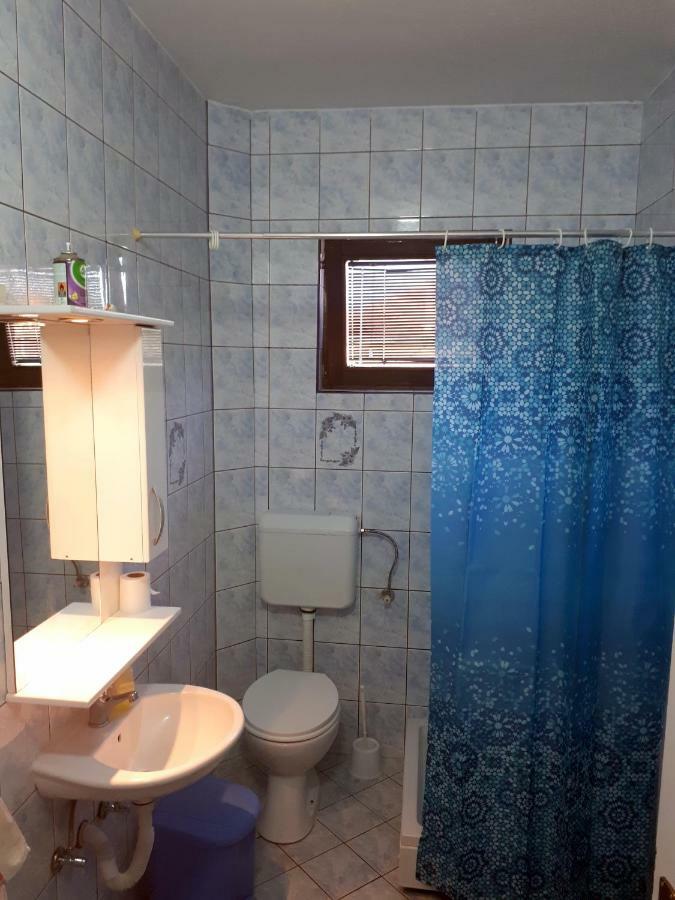 Edelweiss Hostel Stip Bagian luar foto