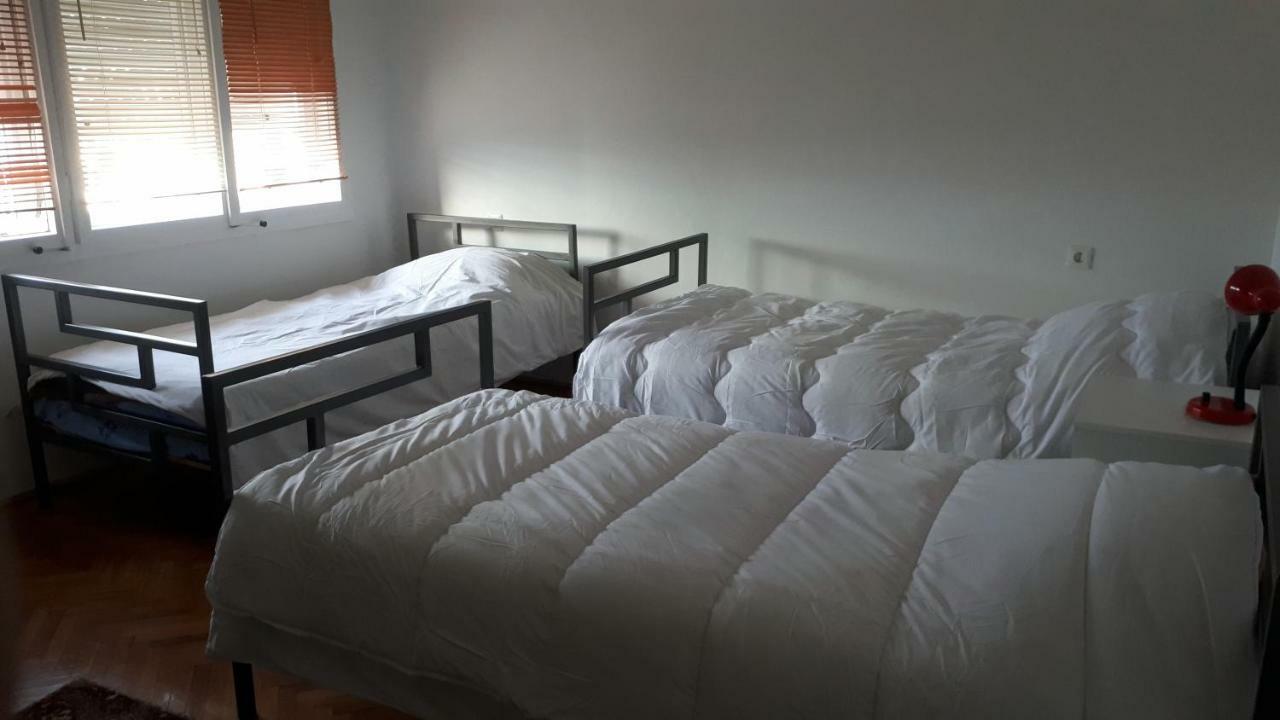 Edelweiss Hostel Stip Bagian luar foto