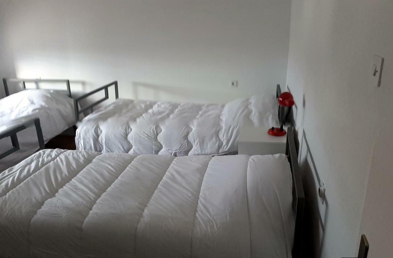Edelweiss Hostel Stip Bagian luar foto