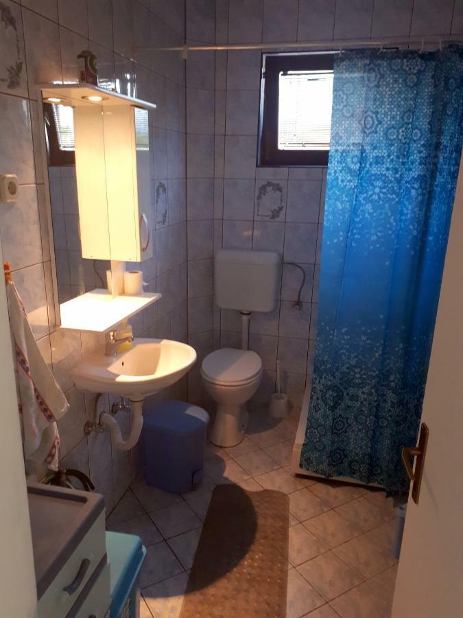 Edelweiss Hostel Stip Bagian luar foto
